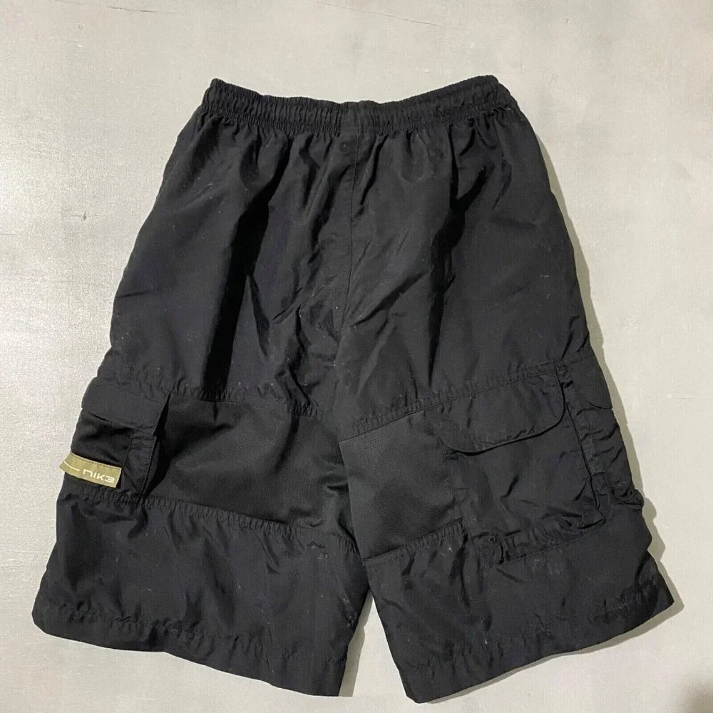 Nike Shorts kids size medium 12 black cargo‎ 24-28 x 9